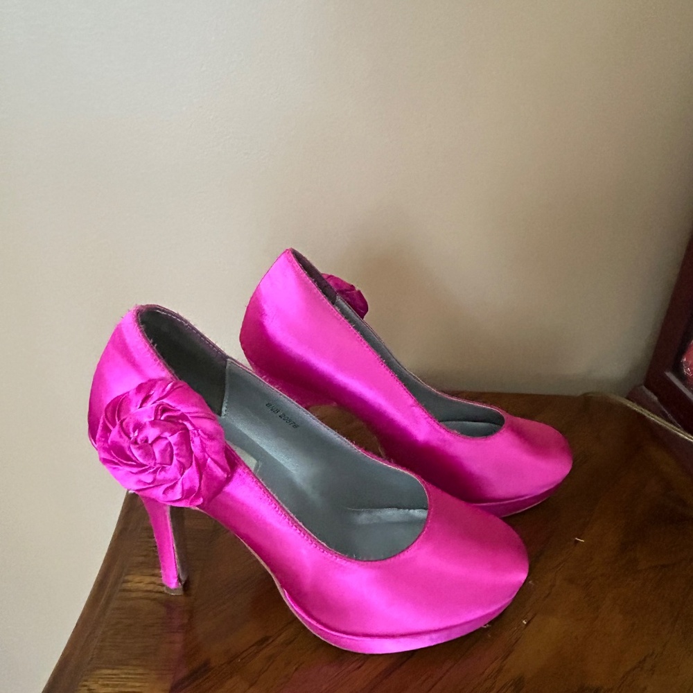 Shoes - Picture 2 of 5